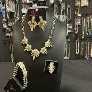 Paparazzi 4 piece elegant jewelry ensemble.